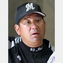 「打つだけでいい」と監督/(C)日刊ゲンダイ