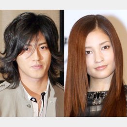 デキ婚で批判を浴びた赤西と黒木/(C)日刊ゲンダイ