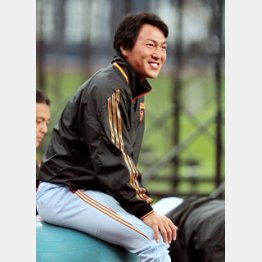 大好きなビールを減らし…/(C)日刊ゲンダイ