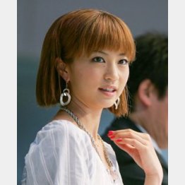 結婚指輪はティファニーの1カラット/(C)日刊ゲンダイ