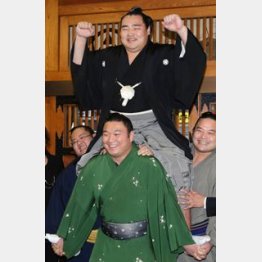 横綱のバーゲンセール/(C)日刊ゲンダイ