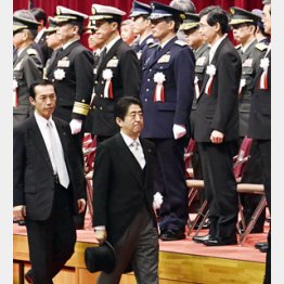 防衛省は寝耳に水/(C)日刊ゲンダイ