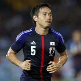 長友は左ヒザ痛/(C)日刊ゲンダイ