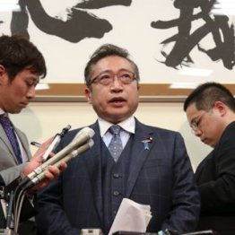 足元グラグラ/(C)日刊ゲンダイ