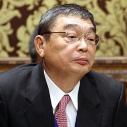まるで三文芝居/(C)日刊ゲンダイ