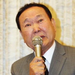 同情を誘って…/(C)日刊ゲンダイ