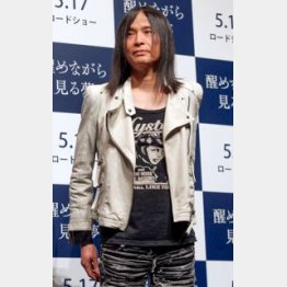 肩まであった髪をバッサリ/(C)日刊ゲンダイ