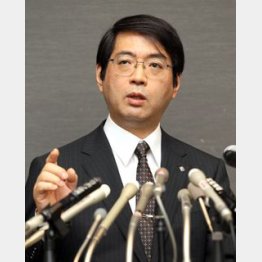 理研バッジをきらめかせ/(C)日刊ゲンダイ