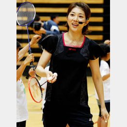 ひょっとして現役復帰?/(C)日刊ゲンダイ