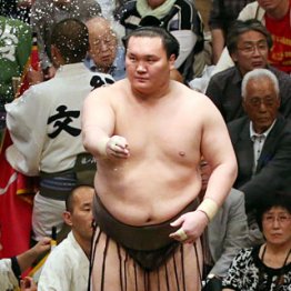 重圧から解放された白鵬/(C)日刊ゲンダイ