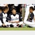 試合前練習で先輩の中田らと談笑する藤浪／（Ｃ）日刊ゲンダイ