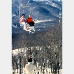 スキー場は雪不足に？（写真はイメージ）／（Ｃ）日刊ゲンダイ