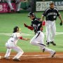 日本シリーズを汚した阪神・西岡の“意図的”守備妨害