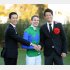 迎春ステークスのプレゼンターを務めた前田健太（右）／（Ｃ）日刊ゲンダイ