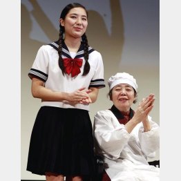大女優の祖母・樹木希林（右）と内田伽羅（Ｃ）日刊ゲンダイ