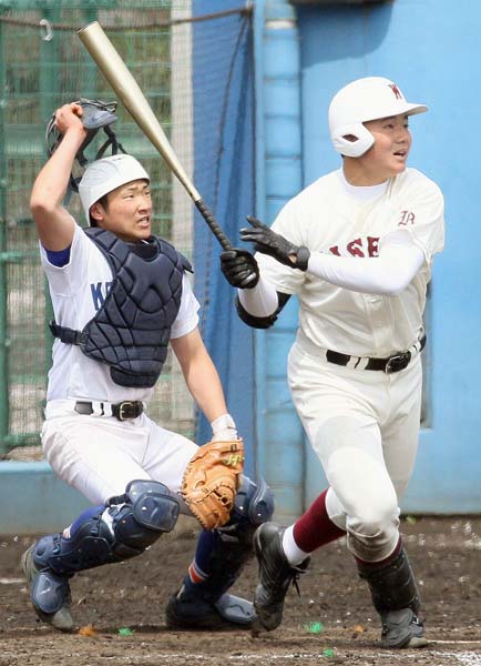 高校野球デビュー戦を飾った早実の清宮選手（Ｃ）日刊ゲンダイ