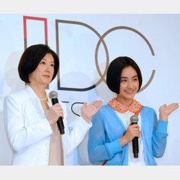 久美子社長（左）と平祐奈（Ｃ）日刊ゲンダイ