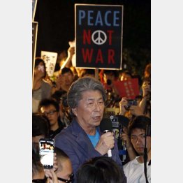 「SEALDs」のデモに参加し、スピーチをする鳥越氏（Ｃ）日刊ゲンダイ