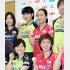 相性抜群の平野美宇と並ぶ伊藤美誠（上段右から２人目）／（Ｃ）日刊ゲンダイ