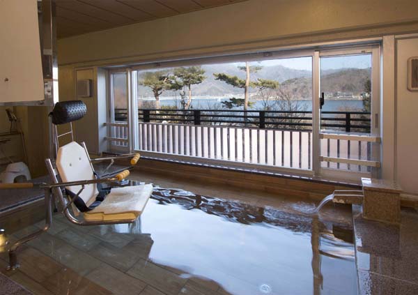 山崎さんおすすめの「富士レークホテル」の貸切風呂（Ｃ）日刊ゲンダイ