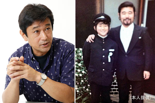 新田純一さん（左） 中学入学当日に父・静雄さん（右）と（Ｃ）日刊ゲンダイ