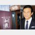 居酒屋の客離れが止まらない（右は創業オーナーの渡辺美樹氏）／（Ｃ）日刊ゲンダイ
