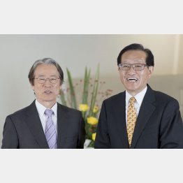 辺真一氏(左)と二木啓孝氏
