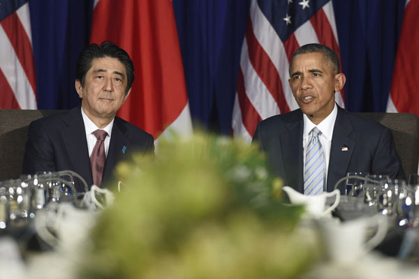 安倍首相（左）とオバマ米大統領（Ｃ）日刊ゲンダイ