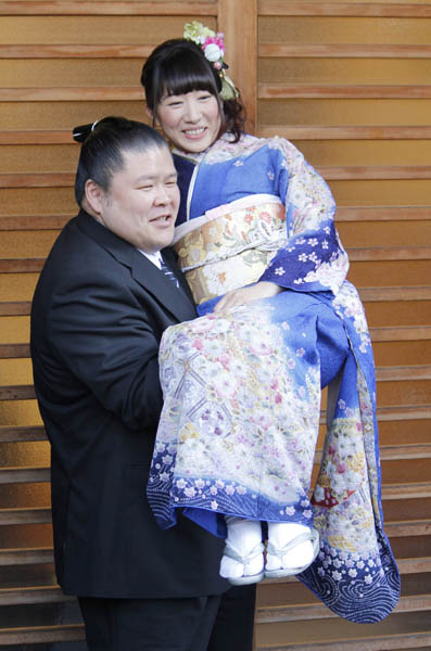 小泉エリ 安治川親方が結婚へ 乳輪占いで いいパパに 日刊ゲンダイdigital