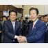 党首は握手していても…（Ｃ）日刊ゲンダイ