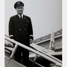 １９６１年、仏シャルル・ドゴール空港に到着した直後（安部譲二さん提供）