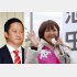 野党統一候補の池田真紀候補（右）と町村氏後継の和田義明候補／（Ｃ）日刊ゲンダイ