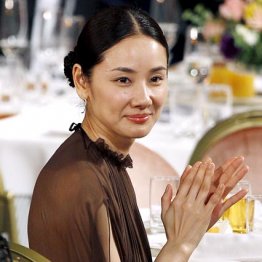 ジャニーズと熱愛の吉田羊 バレてしまった“本名＆実年齢”