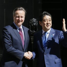 安倍首相と英・キャメロン首相（Ｃ）日刊ゲンダイ