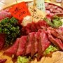 アキバの人気「肉バル」で熟成肉のタリアータを！