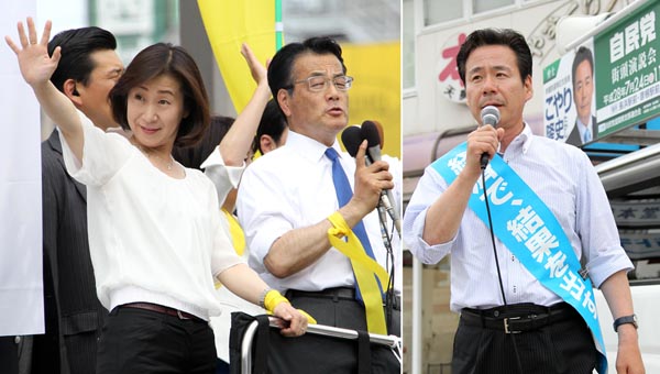 岡田代表と街頭に立つ林（左）と売りは「経済」の小鑓／（Ｃ）日刊ゲンダイ