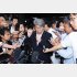 ぶら下がり取材は黒山の人だかり（Ｃ）日刊ゲンダイ