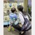 モノで釣るのも特徴（Ｃ）日刊ゲンダイ