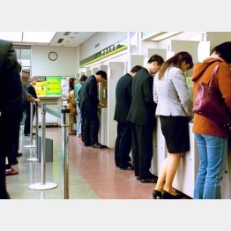 それでも金融機関強盗は年間30件はある(写真はイメージ)