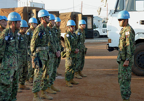 南スーダンの宿営地で訓練をする陸上自衛隊員（Ｃ）共同通信社