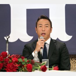 広島・黒田投手の引退会見（Ｃ）日刊ゲンダイ