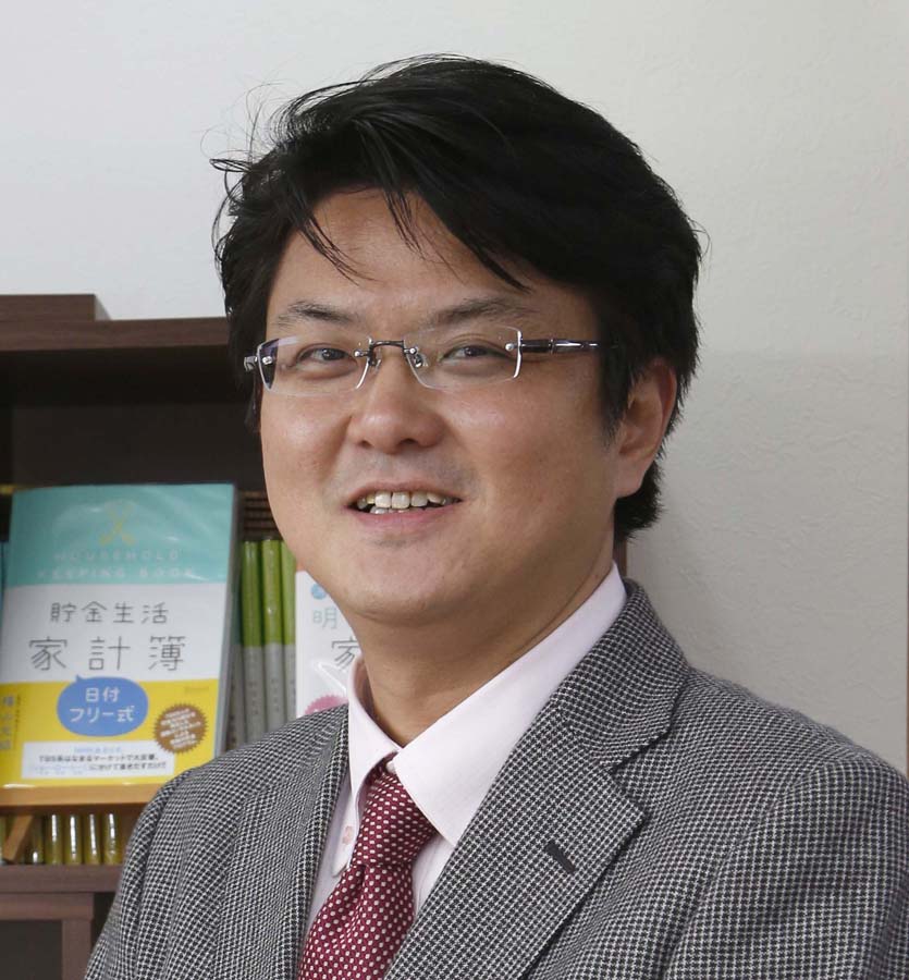 横山光昭氏は１０年間で１万件以上の家計相談に乗ってきた（Ｃ）日刊ゲンダイ