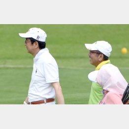 安倍首相と加計孝太郎氏（右）はゴルフを楽しむ仲（Ｃ）日刊ゲンダイ