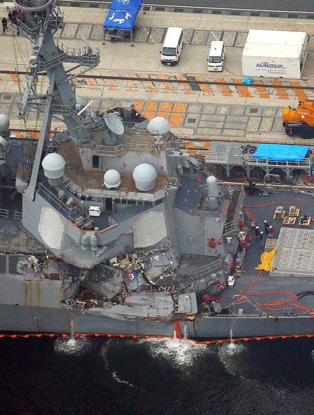 損傷した米海軍イージス艦フィッツジェラルド（Ｃ）共同通信社