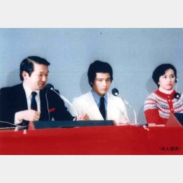 １９８１年、ＮＨＫフィギュアスケートで（左から筆者、佐野稔氏、渡辺絵美氏）／（提供写真）