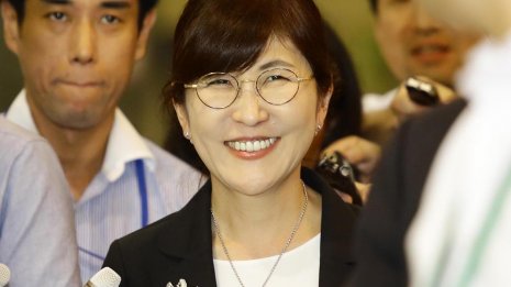 日報問題で謝罪せず 稲田氏“KY離任式”に自衛官ブーイング