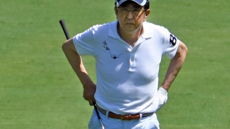 日程短縮は見せかけ 安倍首相の夏休みは事実上の入院生活