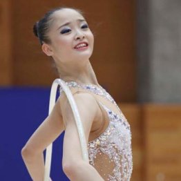 世界新体操 皆川夏穂がフープで42年ぶり個人メダルの快挙