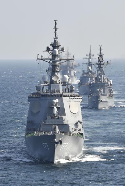 ミサイル防衛で装備を高める海自のイージス艦（Ｃ）共同通信社