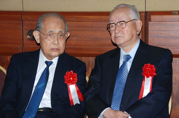 氏家齊一郎氏と渡辺恒雄氏（右）／（Ｃ）日刊ゲンダイ